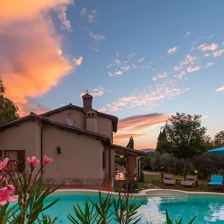 Villa Luxury Italian Villa With Pool & Air Conditioning *