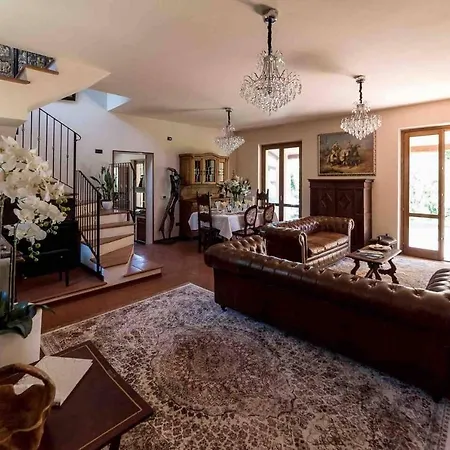 Luxury Italian Villa With Pool & Air Conditioning
