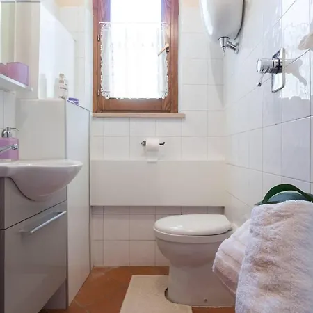 Villa Luxury Italian Villa With Pool & Air Conditioning *